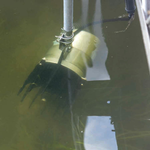 Kasco 1/2 HP Clog-Free Aquaticlear Water Circulator Sample Installation On a Dock Underwater