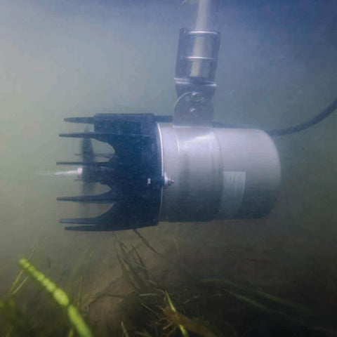 Kasco 3/4 HP Clog-Free Aquaticlear Water Circulator Operating Underwater