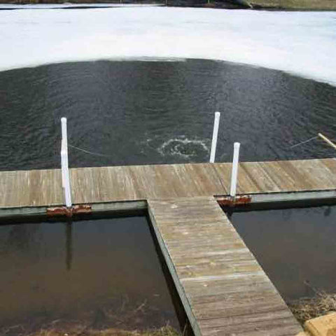 Kasco De-Icer Attached to a Dock Operating underwater